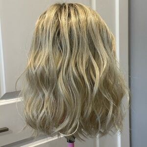 Belle Tress Caliente 16 Wig In Tres Leches Blonde! Beautiful Wavy Wig